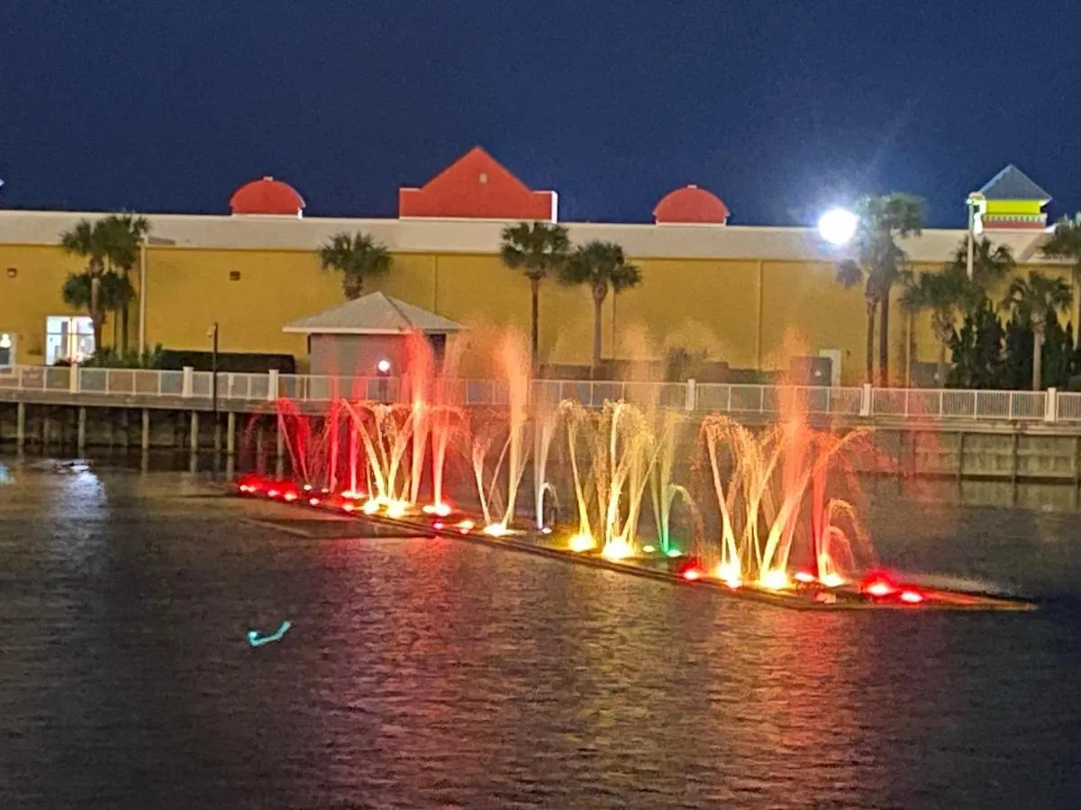 Aparthotel 1717 Laketown Wharf 1 King Bedroom, 2 Bath Panama City Beach United States